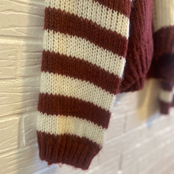 Sweater - Picture 4 of 4